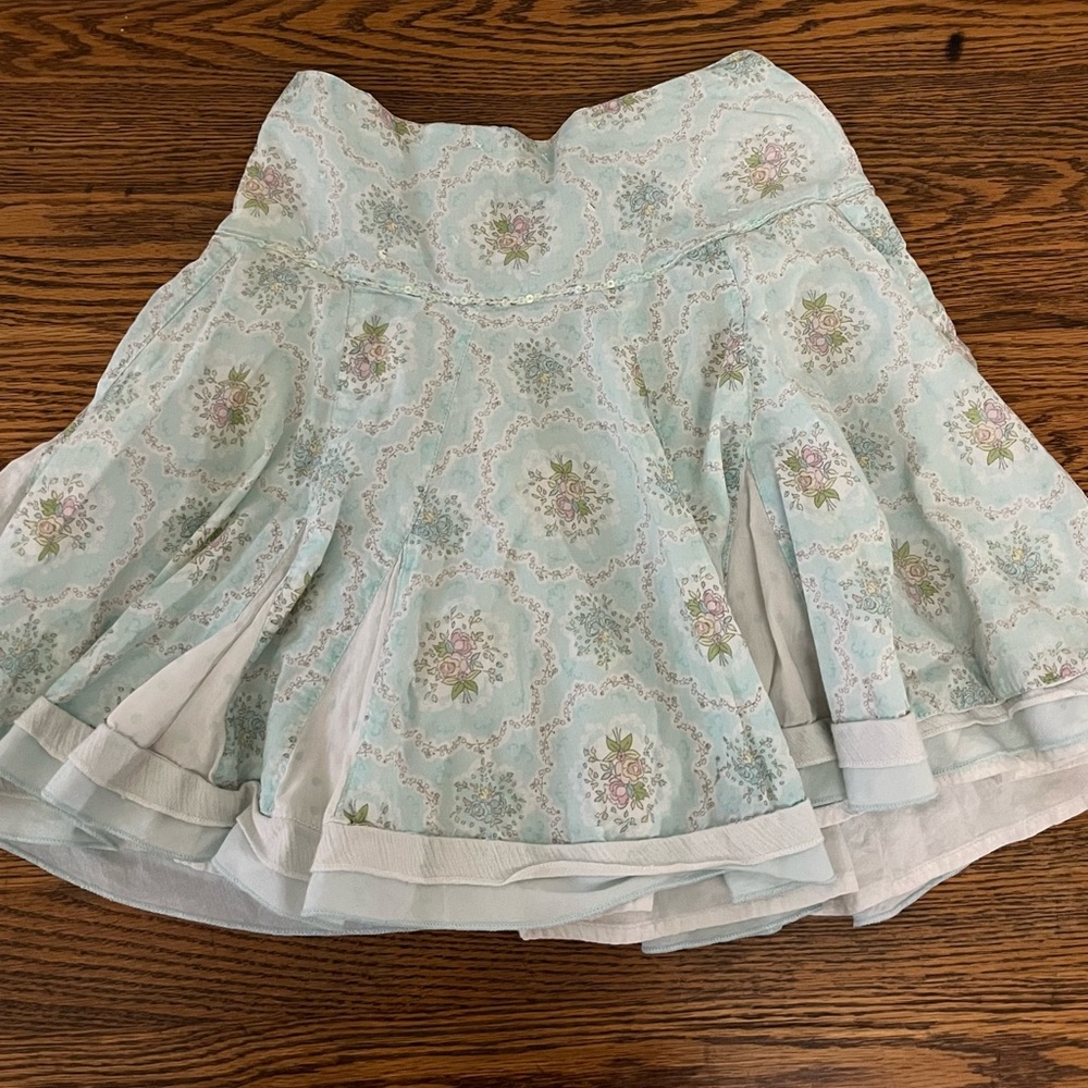 Beautiful skirt for girls size 6 great condition!! Dressy skirt layered